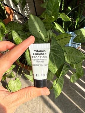 Bobbi Brown Vitamin Enriched Face Base Moisturizer & Primer – Mini 7ML (New)